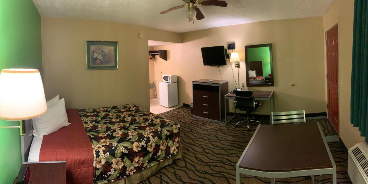 ליברל Thunderbird Inn מראה חיצוני תמונה